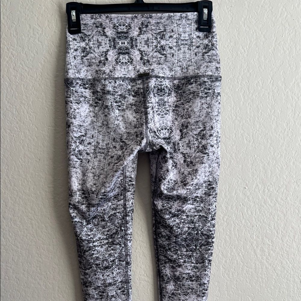 NWOT MIKA Body Wear Abstract Leggings in Size S/M - Picture 5 of 11